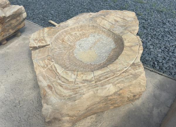 Очаг кострище в глыбе природного камня — фото 2